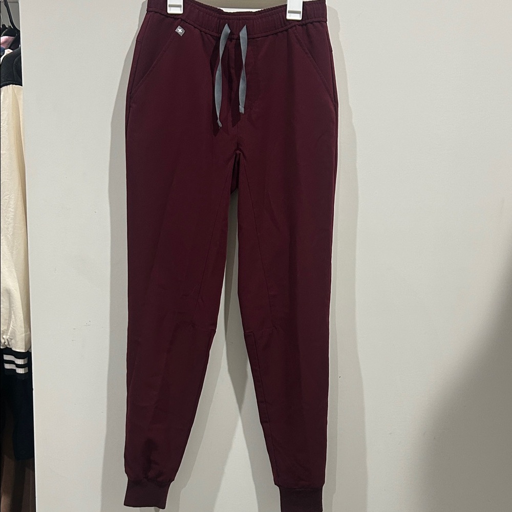 Women’s Burgundy Figs XS scrub pant